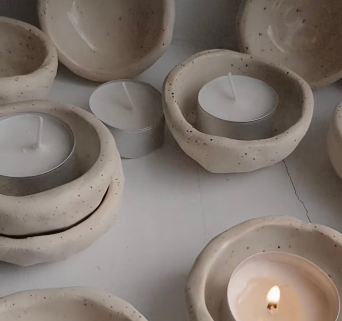 Tea lights and ceramic holder gift set