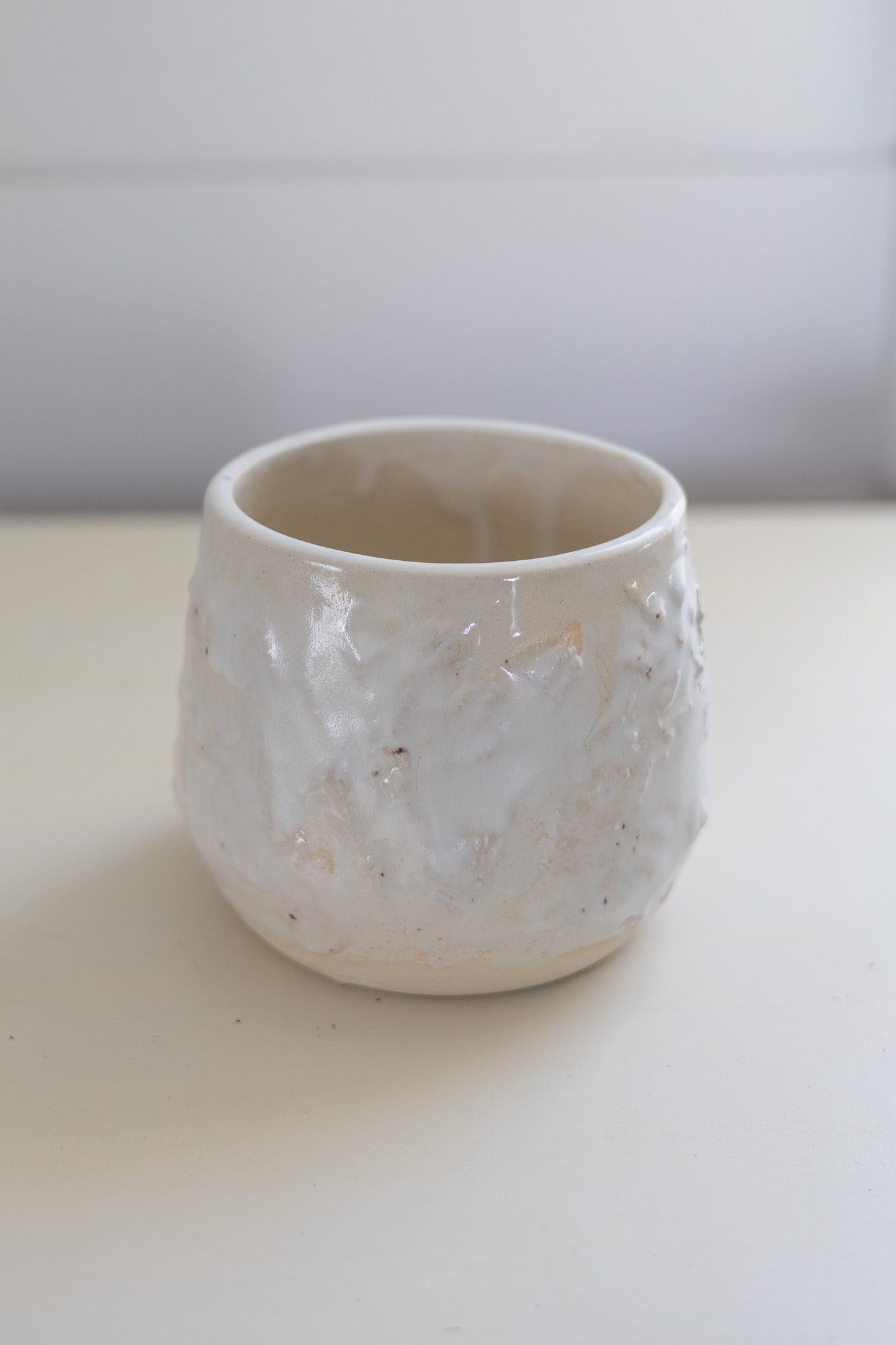 Textured planter - medium - white/cream