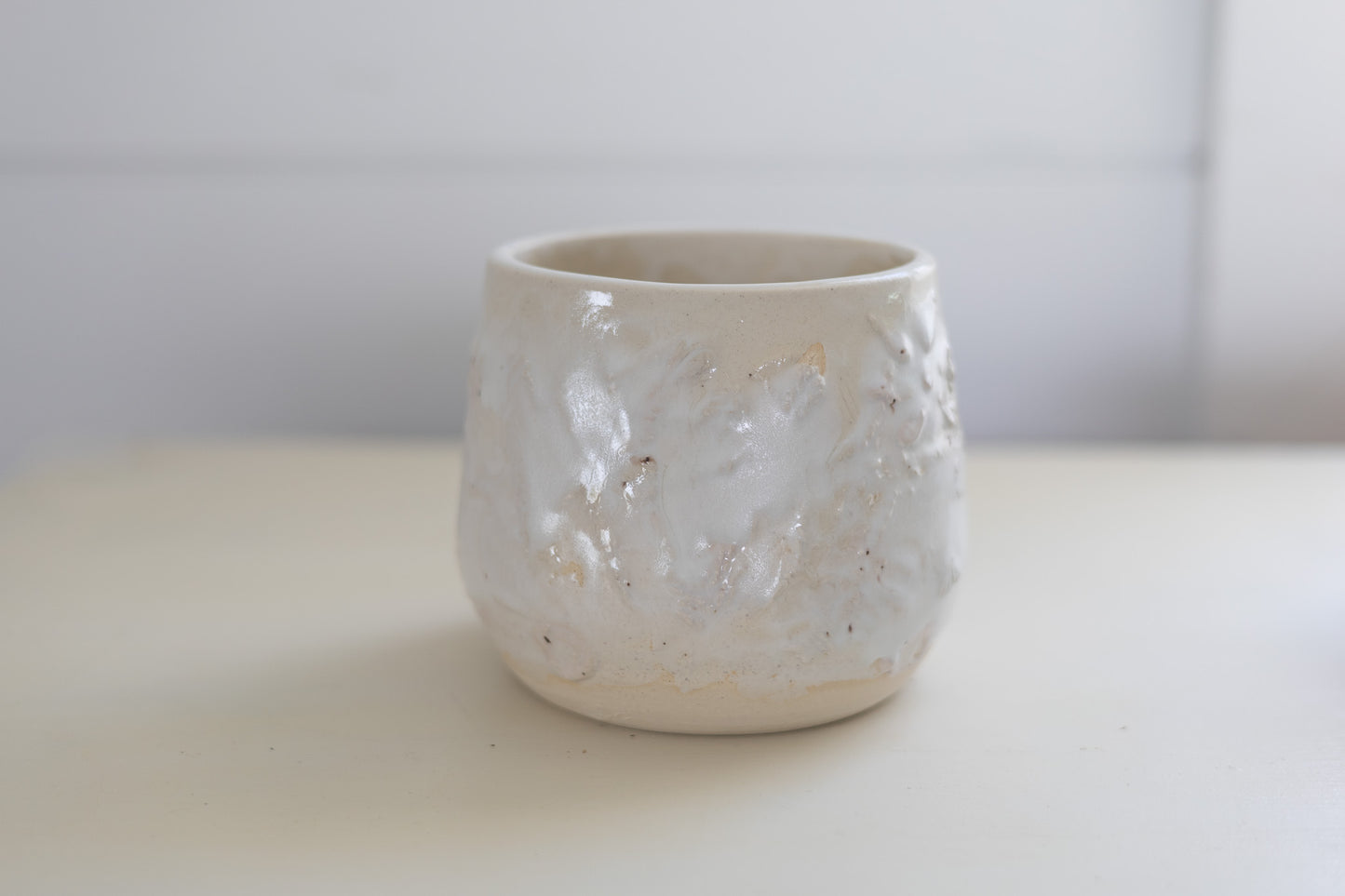 Textured planter - medium - white/cream