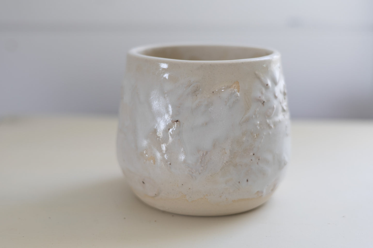 Textured planter - medium - white/cream