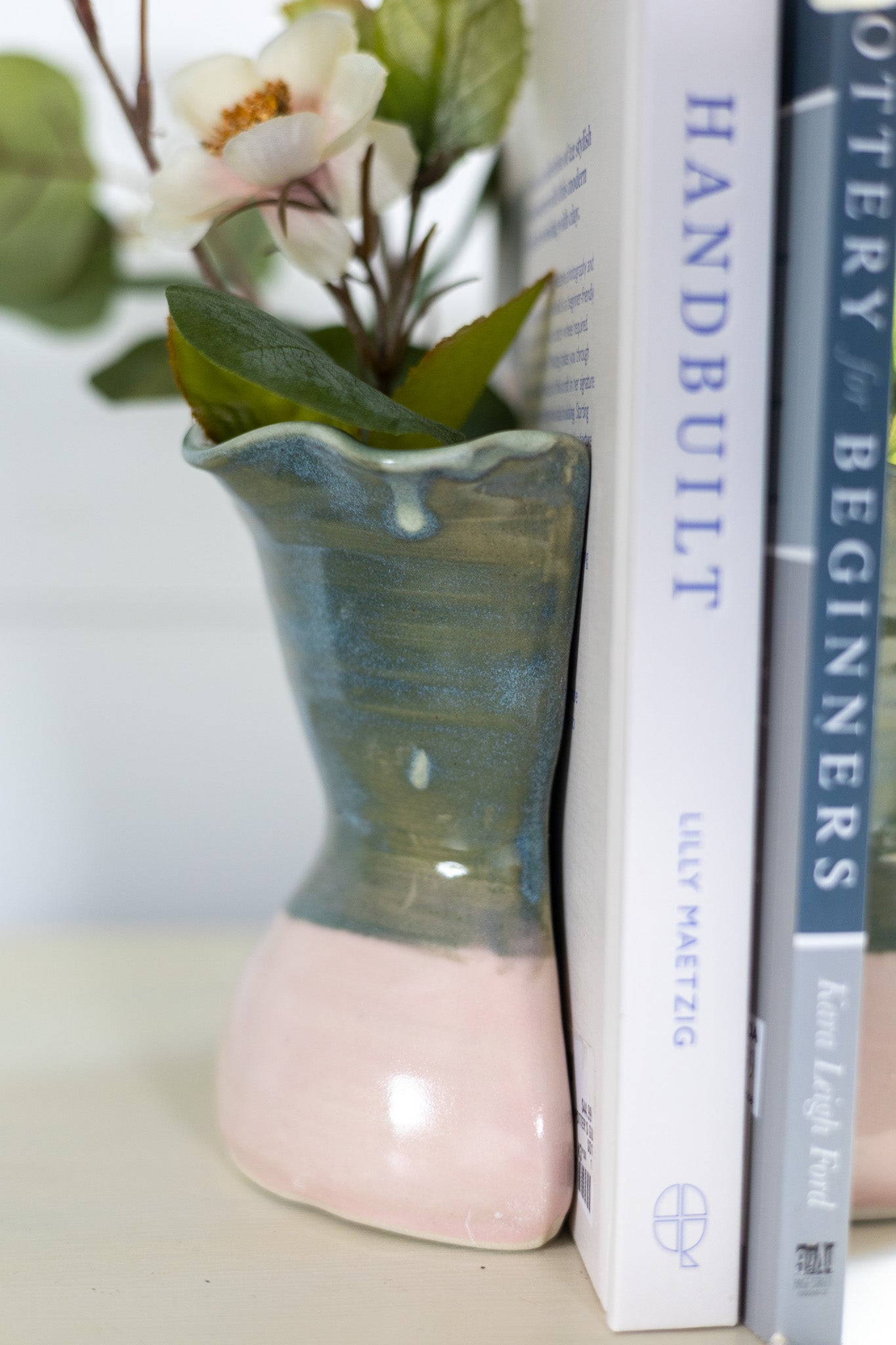Duotone vase bookends - large - green-blue/pink