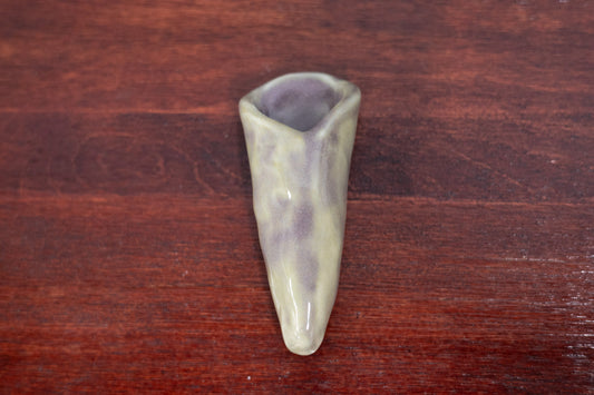 Bud vase magnet - green/purple - conical