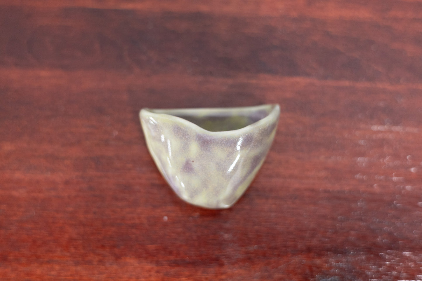 Bud vase magnet - green/purple - asymmetrical