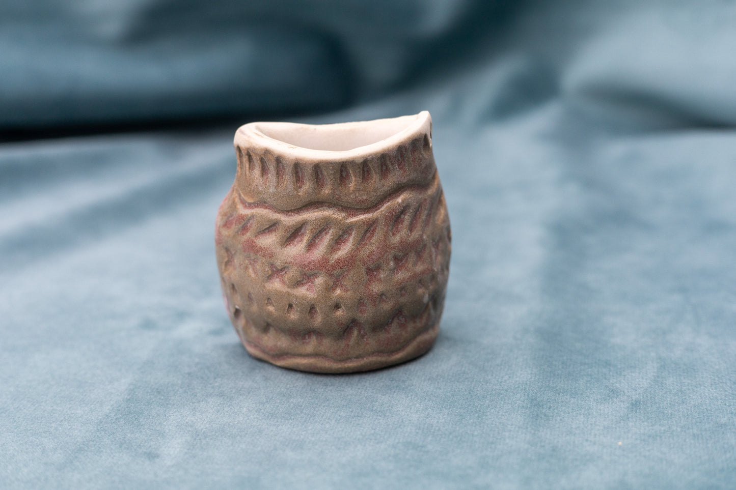 Bud vase magnet - mini - purple carved