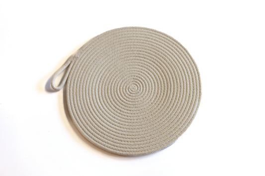 Cream rope trivet